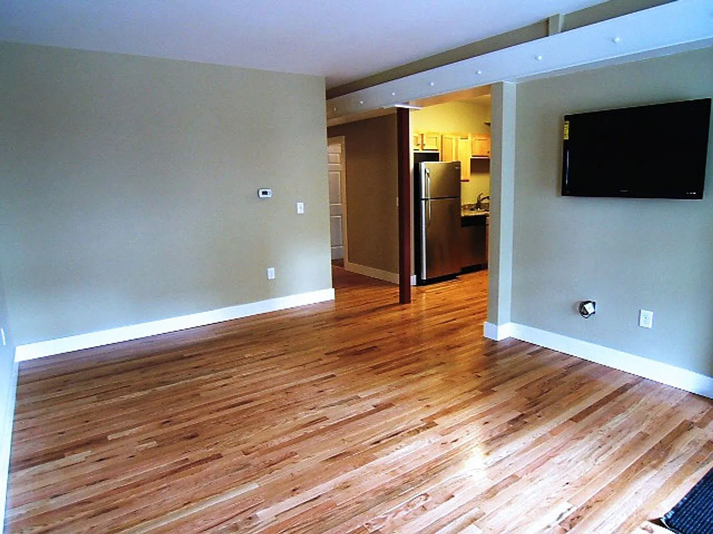 3 bed, 1.0 bath, $2,255 — Photo 4