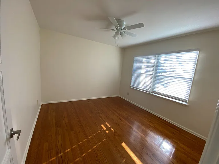 1000-1050 E San Antonio Dr — Photo 12