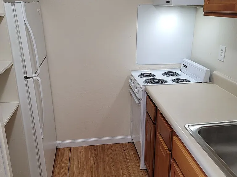 Greenleaf Apartments — Photo 14