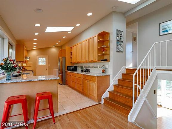3rd image of 3321 Saint James Pl