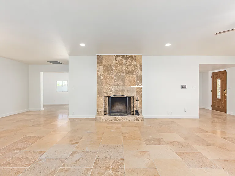 8731 E Minnezona Ave — Photo 10