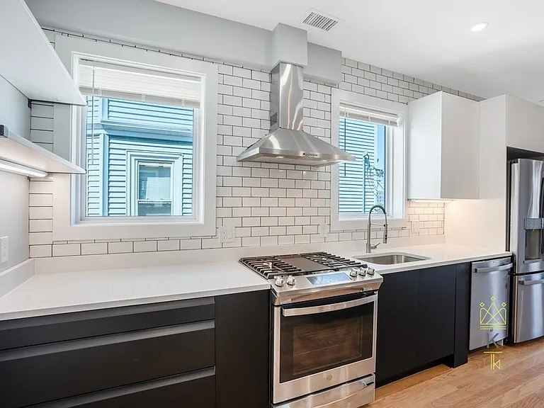 27 Linden St #1 — Photo 2