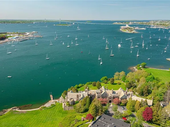 111 Harrison Ave #M9, Newport, RI 02840