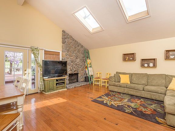 4th image of 16960 Helene Ln