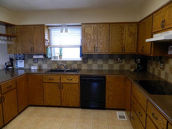 5th image of 110 Belaire Dr