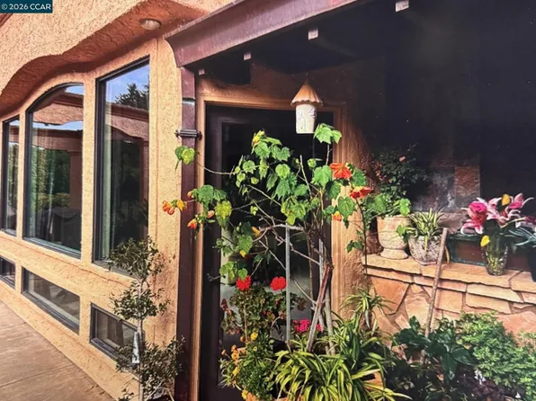 490 Saint Marys Rd, Lafayette, CA 94549