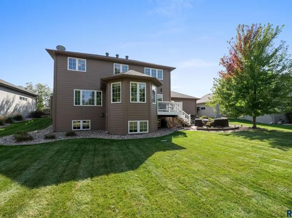 716 W Laquinta St, Sioux Falls, SD 57108