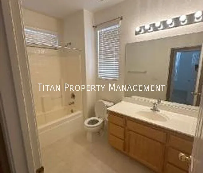 421 Phoenix Cir — Photo 8