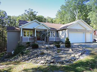 159 Yacht Club Dr, Greentown, PA 18426