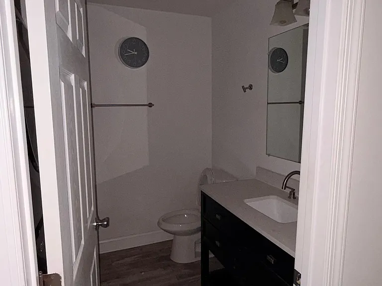 511 6th St NE #1 — Photo 8