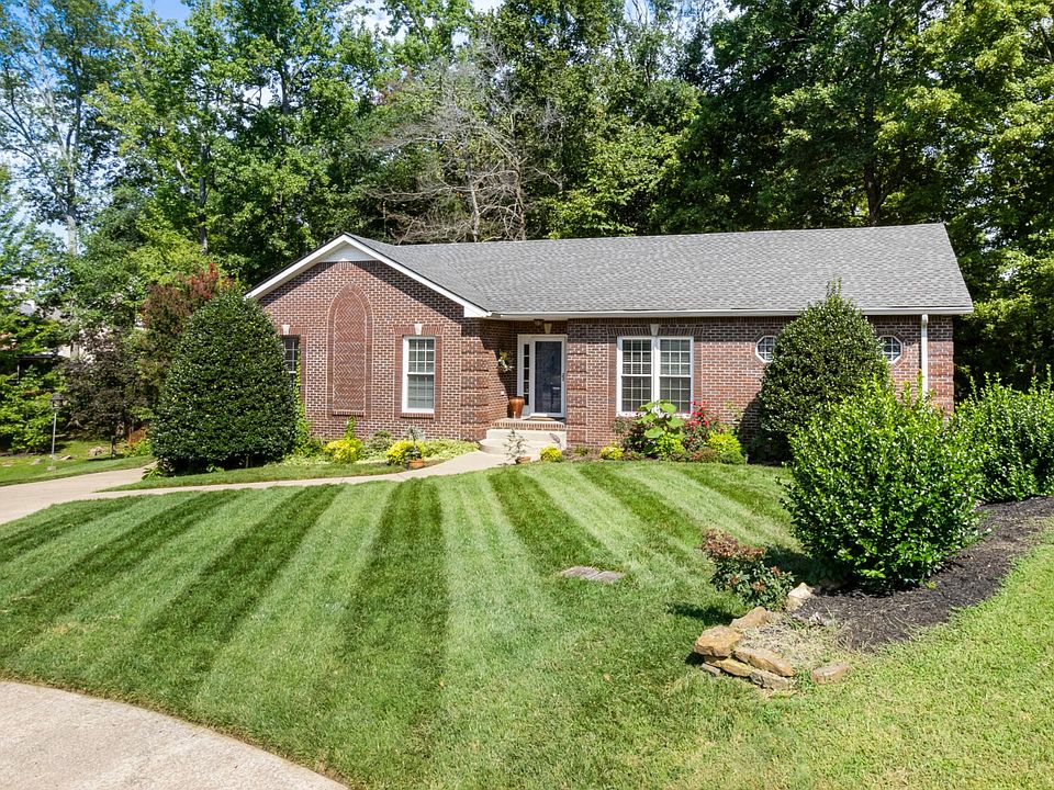 1st image of 132 Dartmoore Dr