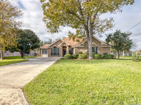 1221 MAGNOLIA ST, Uvalde, TX 78801