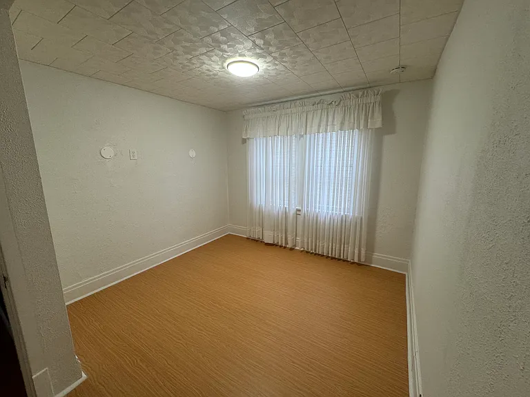 524 University Ave #LOWER — Photo 7