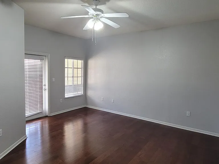 121 Grand Beach Pl — Photo 6