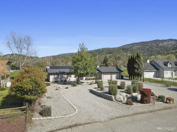 23831 Pebble Beach Ln, Tehachapi, CA 93561