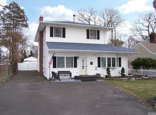 101 Conklin Ave, Patchogue, NY 11772