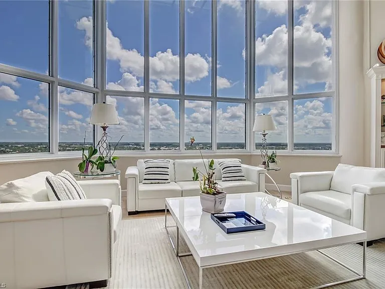 4041 Gulf Shore Blvd N #7 — Photo 1