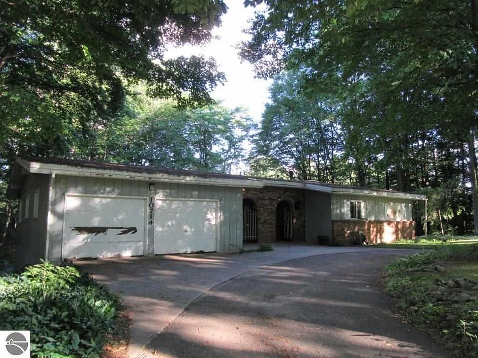 1st image of 10714 Pine Grove Dr
