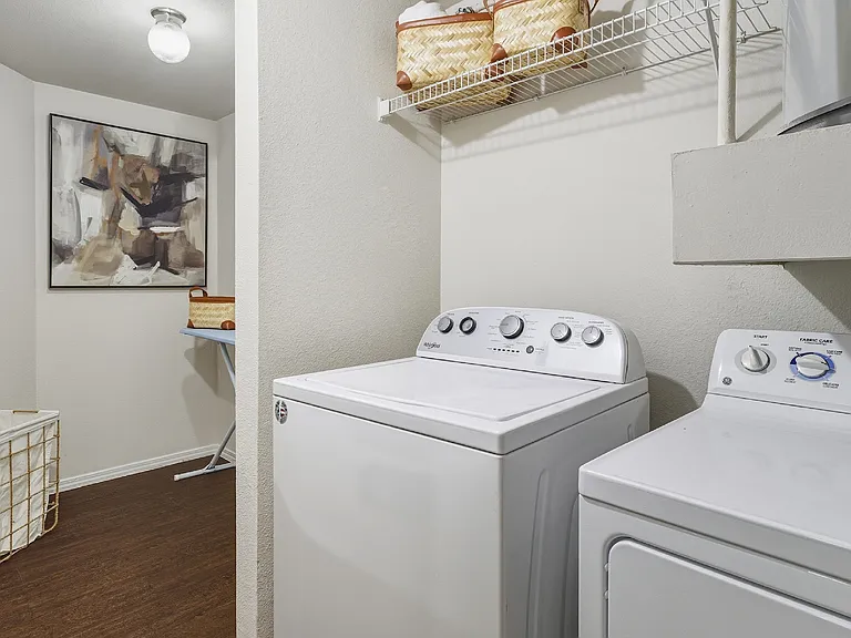Village on the Parkway Apartments — Photo 14