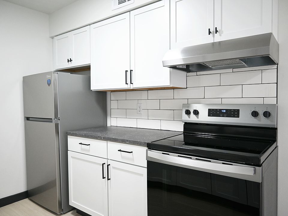 Stainless steel appliances in kitchen at Cielo 120.