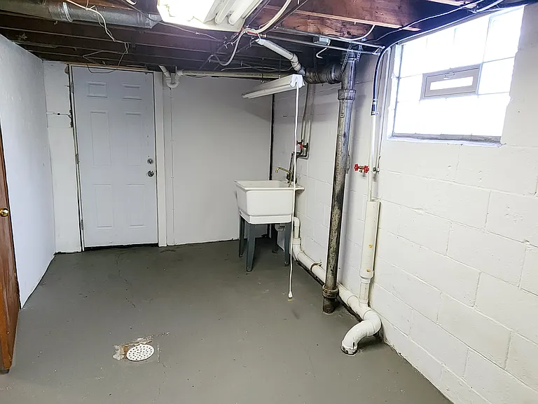 517 Clyde St — Photo 15