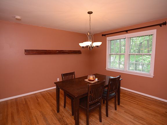 4th image of 310 Dove Dr