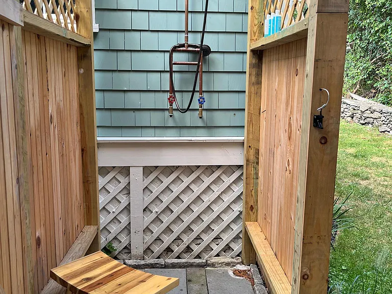 377 Third Beach Rd — Photo 16