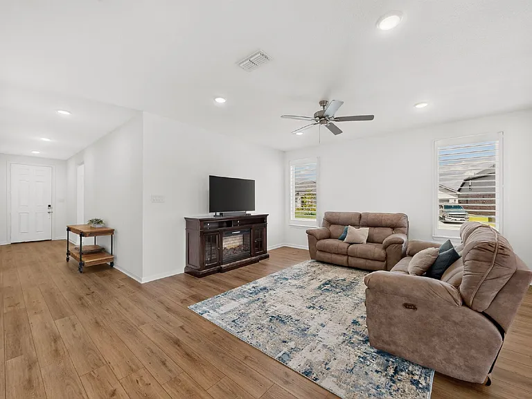 114 Drovers Dr — Photo 10