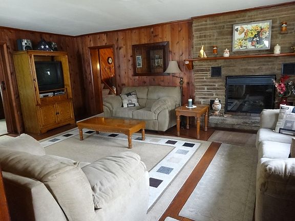 2nd image of 3390 E Woodview Ave