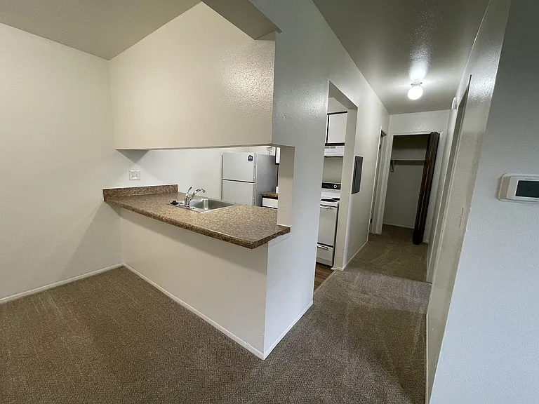 Windsor Place Apartments — Photo 80