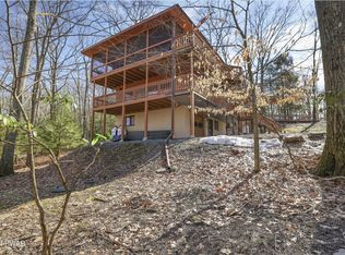 112 Cloud Crest Dr, Greentown, PA 18426