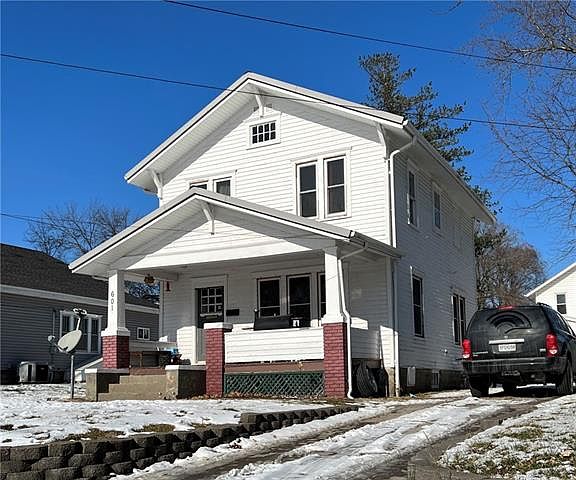 1st image of 601 E 7th St