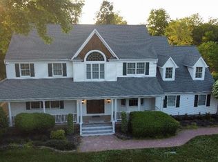 11 Apricot Rd, Mount Sinai, NY 11766