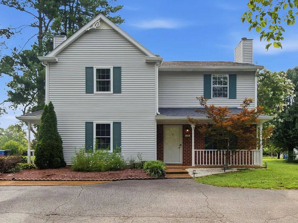 1236 Carriage Park Dr