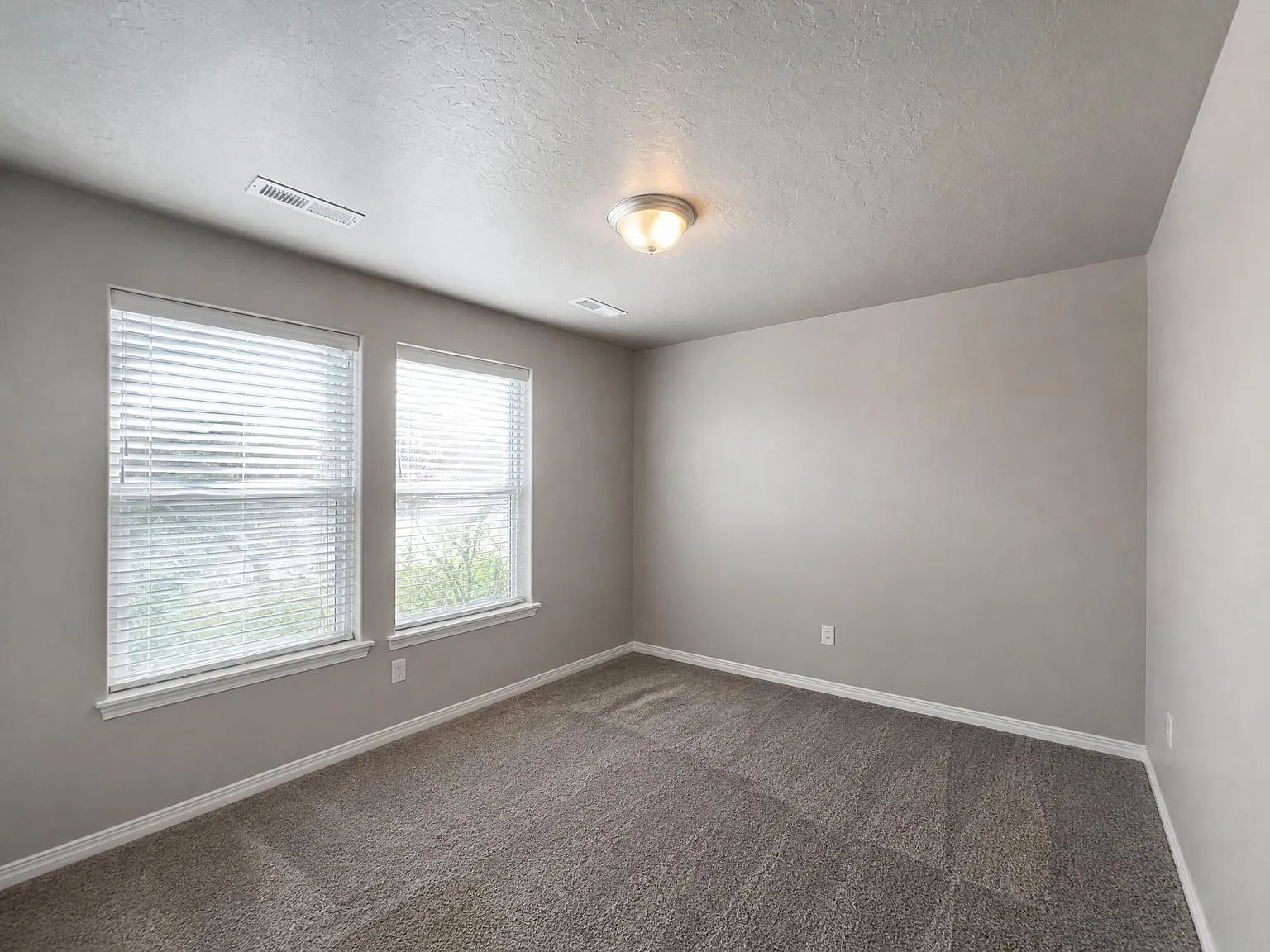 3 bed, 1408 sqft, $2,195 — Photo 4