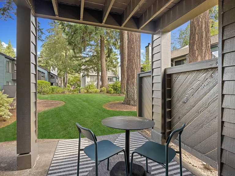 Private Patio at The Lakes in Bellevue, WA 98007