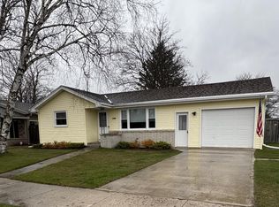 2740 42nd St, Two Rivers, WI 54241