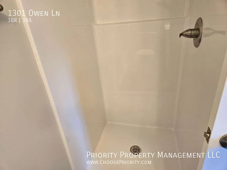 1301 Owen Ln — Photo 10