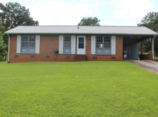 1285 Village Cir, Hickory, NC 28602