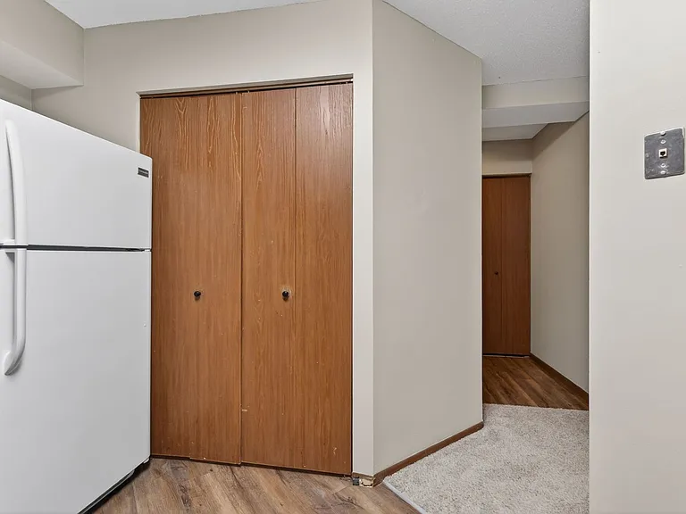 Woodhue Apartments — Photo 15