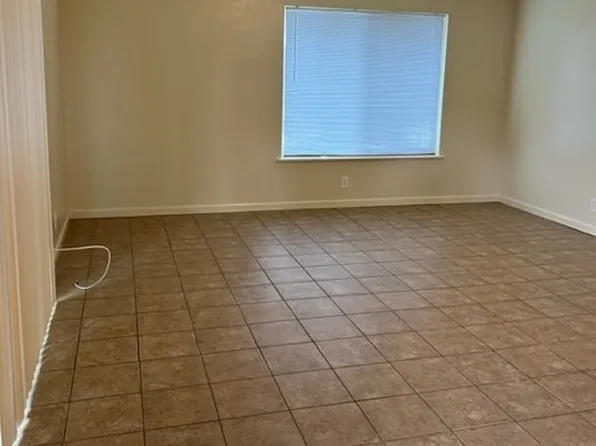 777 E King Ave APT C, Tulare, CA 93274