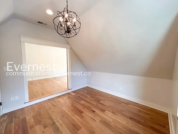 520 Moore Ave — Photo 13