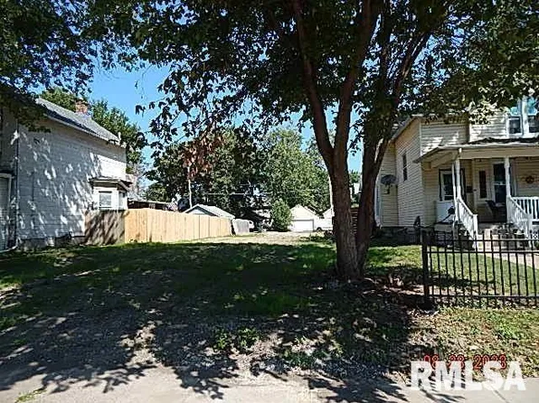 424 E 15th St, Davenport, IA 52803