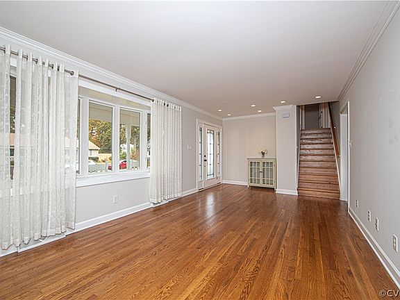 2nd image of 301 Windmere Dr