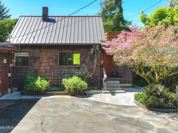 735 3rd St, Gearhart, OR 97138