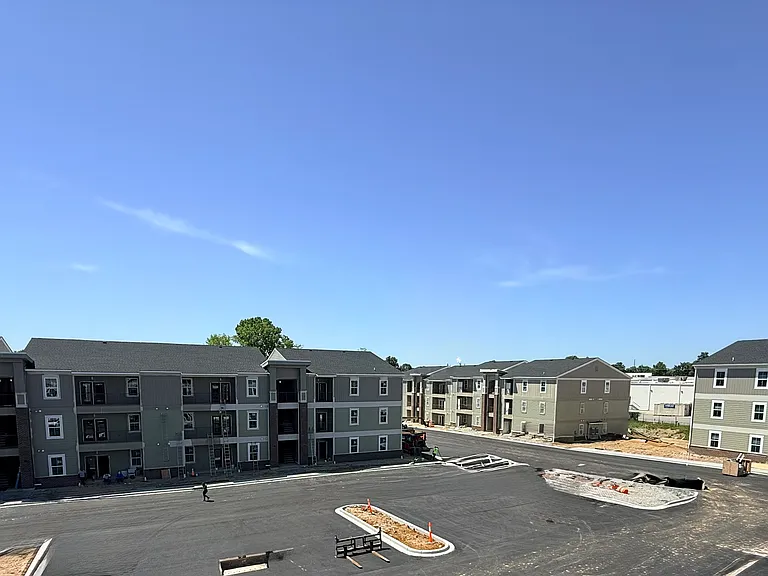 Sunrise Crossing Apartments — Photo 17