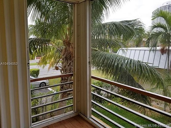 3rd image of 3551 NE 169th St APT 200