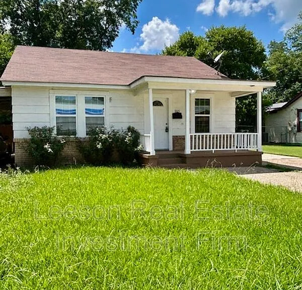 905 Rome St — Photo 1