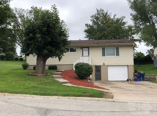 706 Sunset Dr, Denison, IA 51442