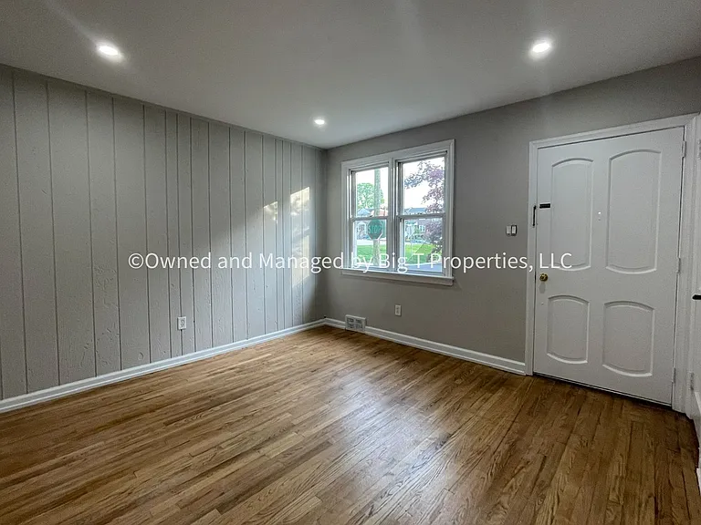 1601 E Latimer Pl — Photo 2